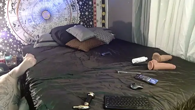 UnCuTupTheBuTT online show from 13, 1, 2026