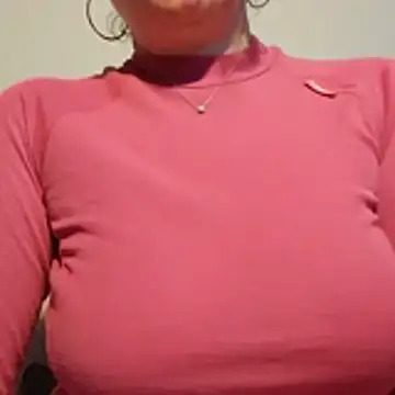 Snapshot of Viola8p chatting on 12, 11, 2025 Viola8p online show from 12, 11, 2025