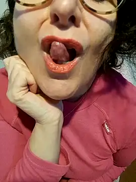 Snapshot of Viola8p chatting on 16, 12, 2025 Viola8p online show from 16, 12, 2025