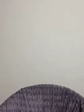 Maeve2k5 online show from 5, 1, 2025