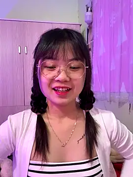 Maeve2k5 online show from 2, 12, 2025