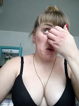 Snapshot of CoddessCrystal chatting on 16, 12, 2025 CoddessCrystal online show from 16, 12, 2025