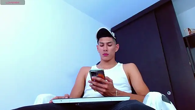 Snapshot of Valerio_20 chatting on 17, 3, 2025 Valerio 20 online show from 17, 3, 2025