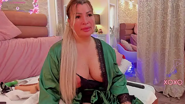 Snapshot of ArianaCroft chatting on 6, 5, 2026 ArianaCroft online show from 6, 5, 2026