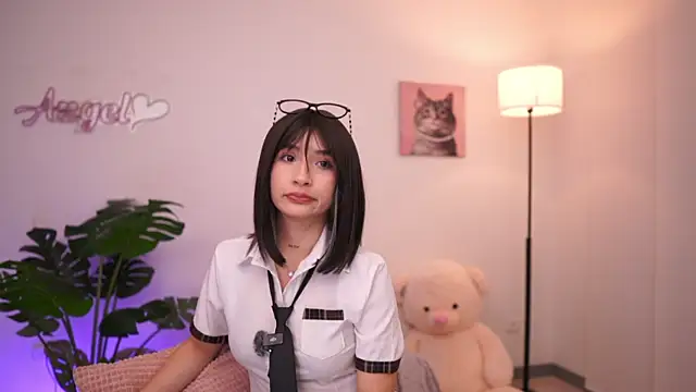 Snapshot of Angeeel_ chatting on 13, 10, 2025 Angeeel online show from 13, 10, 2025