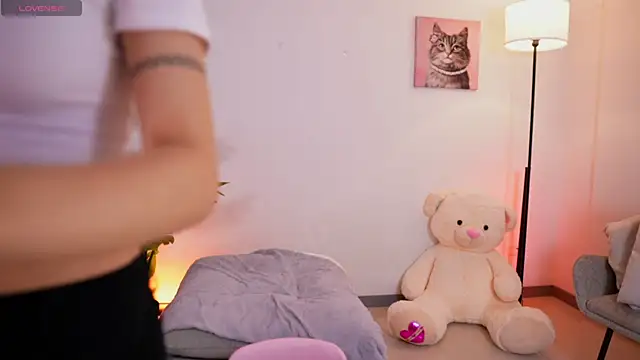 Snapshot of Angeeel_ chatting on 17, 12, 2025 Angeeel online show from 17, 12, 2025