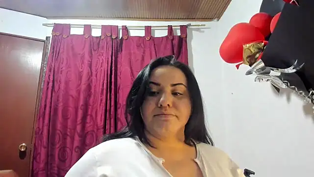 tetasgrandes karol online show from 27, 12, 2024