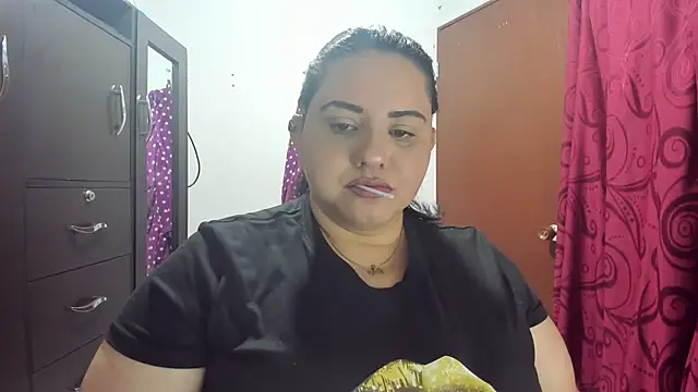 tetasgrandes karol online show from 21, 1, 2025