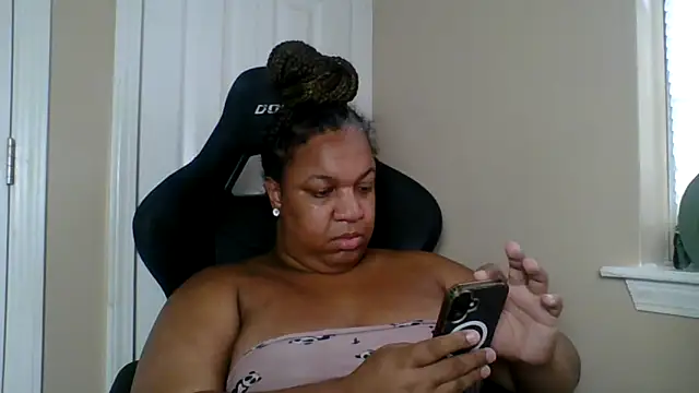 Snapshot of Badgirlbrittt chatting on 18, 12, 2025 Badgirlbrittt online show from 18, 12, 2025