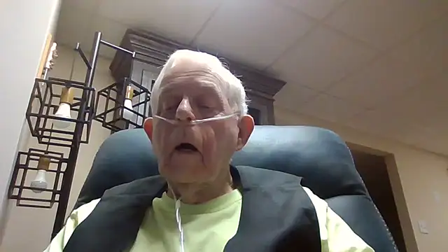 Snapshot of bootlegmanz chatting on 15, 5, 2026 bootlegmanz online show from 15, 5, 2026