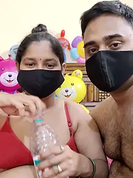 Snapshot of IND_COUPLE1 chatting on 27, 2, 2025 IND COUPLE1 online show from 27, 2, 2025