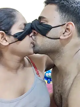 Snapshot of IND_COUPLE1 chatting on 1, 3, 2025 IND COUPLE1 online show from 1, 3, 2025