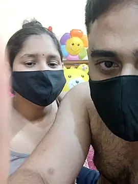 Snapshot of IND_COUPLE1 chatting on 1, 3, 2025 IND COUPLE1 online show from 1, 3, 2025