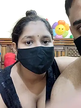 Snapshot of IND_COUPLE1 chatting on 3, 3, 2025 IND COUPLE1 online show from 3, 3, 2025