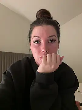 Snapshot of summermc_xx chatting on 12, 11, 2025 summermc xx online show from 12, 11, 2025