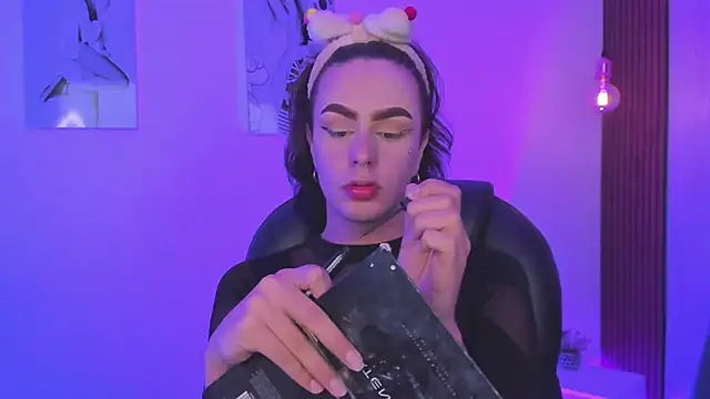 miah connor online show from 18, 11, 2025