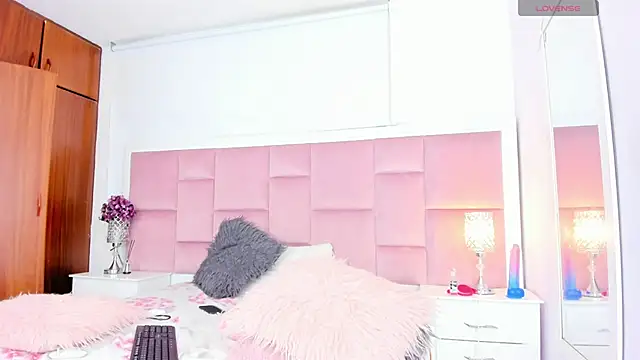 DaphneLloyd online show from 17, 12, 2024