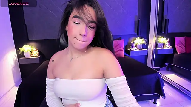 Snapshot of SaraaMills chatting on 15, 5, 2026 SaraaMills online show from 15, 5, 2026