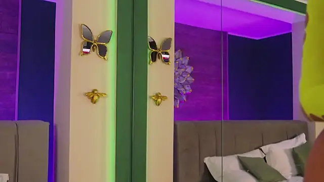 LoraDevine online show from 25, 2, 2026