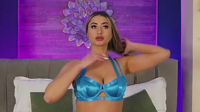 LoraDevine online show from 22, 5, 2026