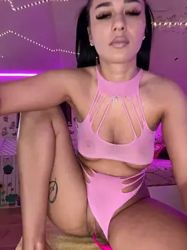Snapshot of SelenaBee chatting on 8, 5, 2026 SelenaBee online show from 8, 5, 2026