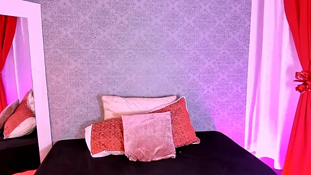 Snapshot of CatrinaRossi chatting on 5, 1, 2025 CatrinaRossi online show from 5, 1, 2025