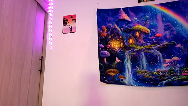 Snapshot of CatrinaRossi chatting on 7, 11, 2025 CatrinaRossi online show from 7, 11, 2025