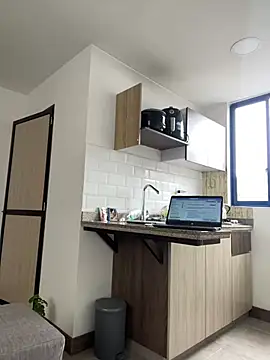 LauraCadwell online show from 22, 2, 2025