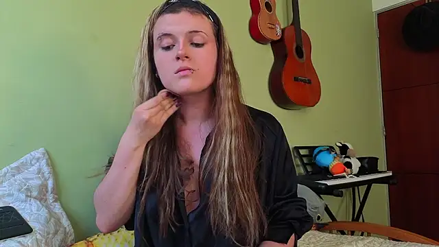 NEXT DOOR GIRL  online show from 20, 3, 2026