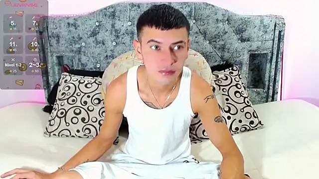 Snapshot of _snopyy_ chatting on 1, 10, 2025  snopyy  online show from 1, 10, 2025