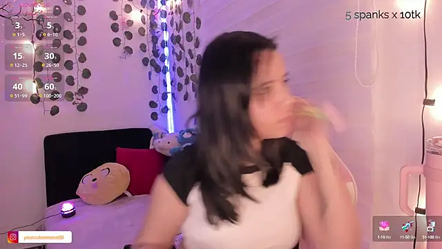 moonliiiight1 online show from 2, 1, 2025