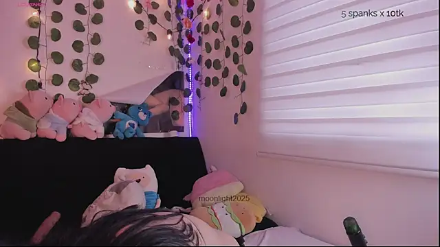 moonliiiight1 online show from 3, 12, 2025