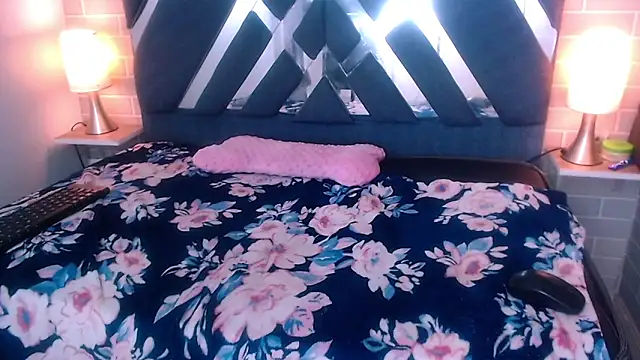 AndreaGil  online show from 7, 2, 2025