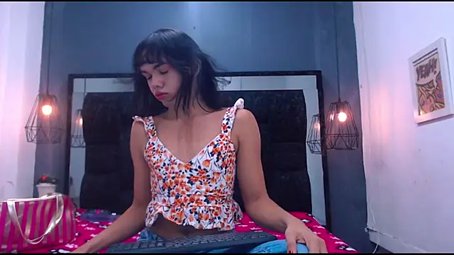 AndreaGil  online show from 12, 9, 2025