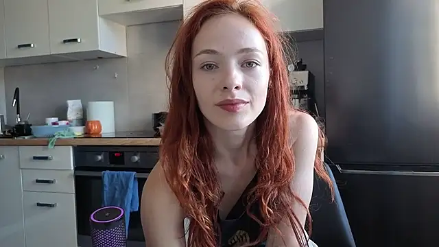 Snapshot of MiaRouge chatting on 4, 8, 2026 MiaRouge online show from 4, 8, 2026
