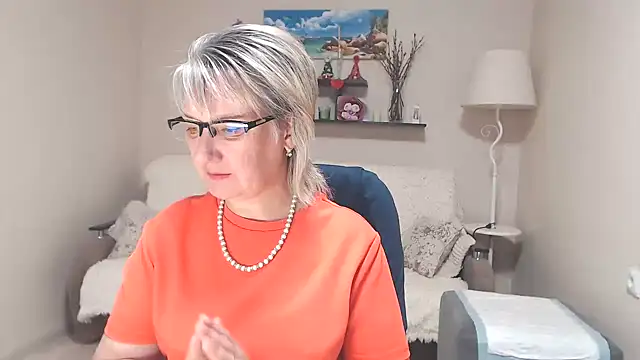 Snapshot of FleurMays chatting on 21, 7, 2026 FleurMays online show from 21, 7, 2026