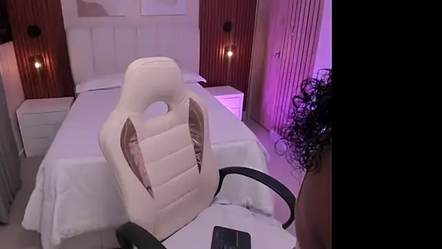 Leah Sweetie online show from 24, 9, 2025
