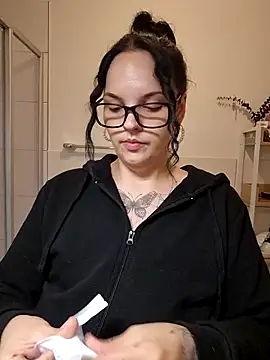 Jujuicy 97 online show from 4, 4, 2026