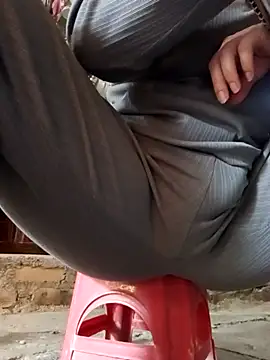 JasminePham online show from 3, 3, 2025