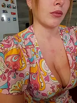 Snapshot of Cute_Hot_Alice chatting on 26, 10, 2025 Cute Hot Alice online show from 26, 10, 2025