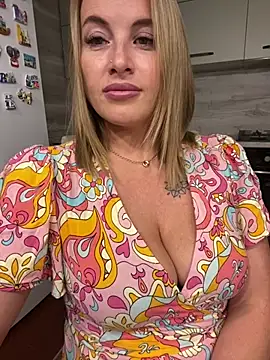 Snapshot of Cute_Hot_Alice chatting on 7, 6, 2026 Cute Hot Alice online show from 7, 6, 2026
