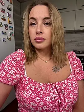 Snapshot of Cute_Hot_Alice chatting on 12, 6, 2026 Cute Hot Alice online show from 12, 6, 2026