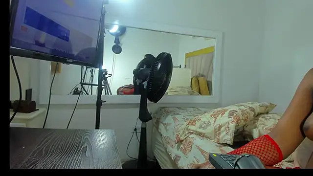 Evelonga 707 online show from 31, 1, 2025