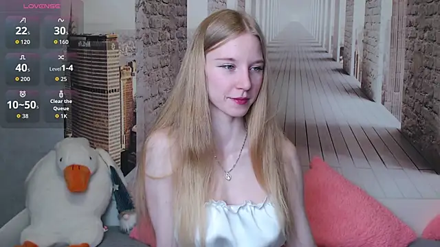 Snapshot of Cutieblondegirl chatting on 2, 4, 2026 Cutieblondegirl online show from 2, 4, 2026