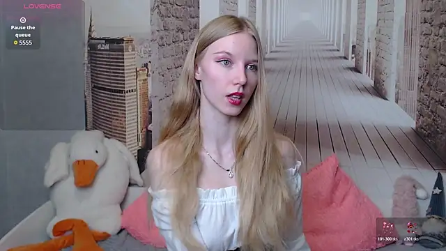 Snapshot of Cutieblondegirl chatting on 4, 4, 2026 Cutieblondegirl online show from 4, 4, 2026