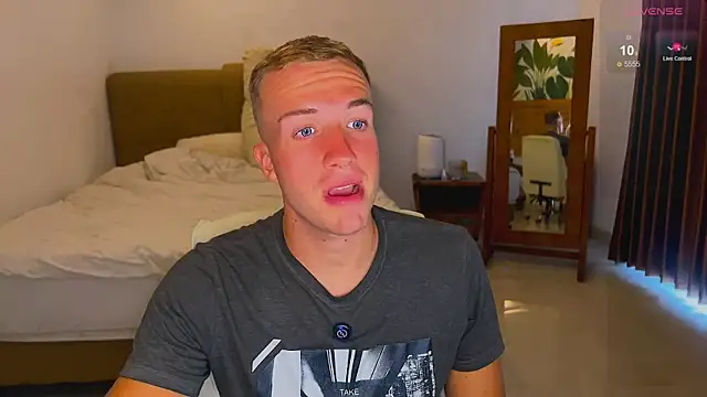 Snapshot of tommy_cumfinger chatting on 18, 9, 2025 tommy cumfinger online show from 18, 9, 2025