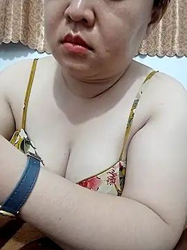 Snapshot of VyOanh2K chatting on 12, 5, 2026 VyOanh2K online show from 12, 5, 2026