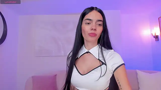 Snapshot of LucianaMillerX chatting on 4, 1, 2025 LucianaMillerX online show from 4, 1, 2025