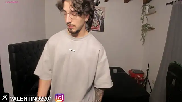 Valentino Xander online show from 12, 11, 2025