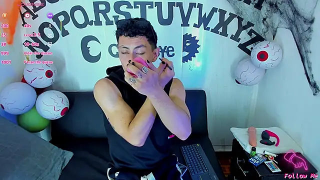 Piggy Eddy online show from 23, 10, 2025